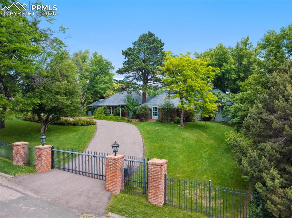 20 Cypress Ln., Colorado Springs, CO 80906