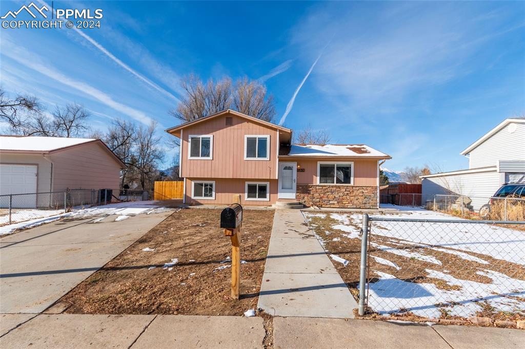 2520 Nadine Dr., Colorado Springs, CO 80916