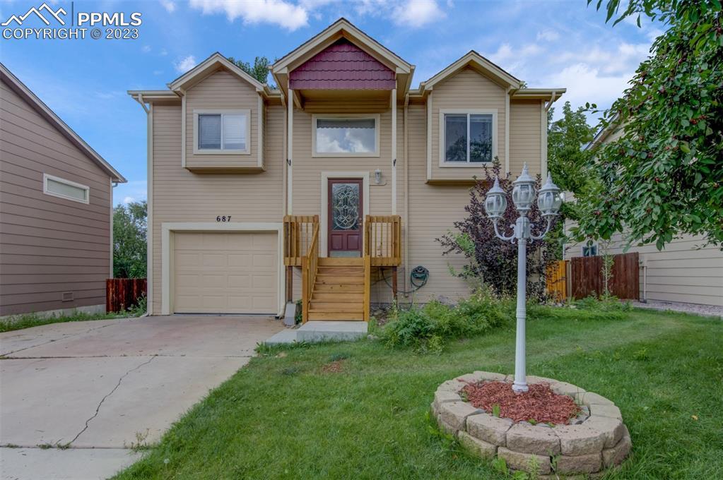 687 W Monument St., Colorado Springs, CO 80905