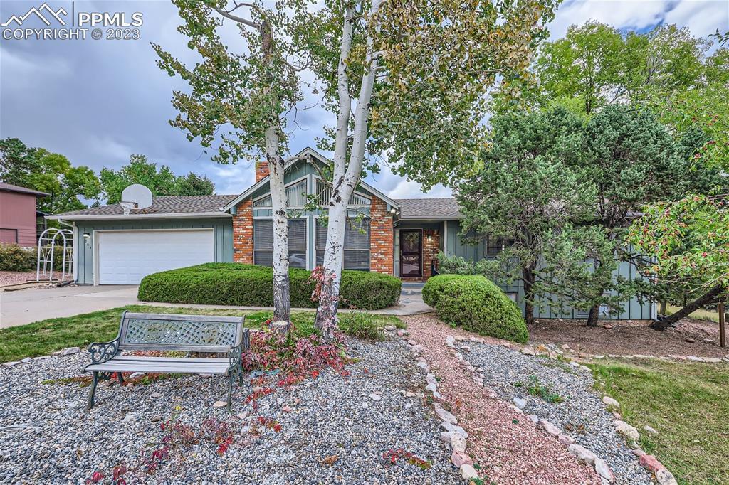 704 Point Of The Pines Dr., Colorado Springs, CO 80919