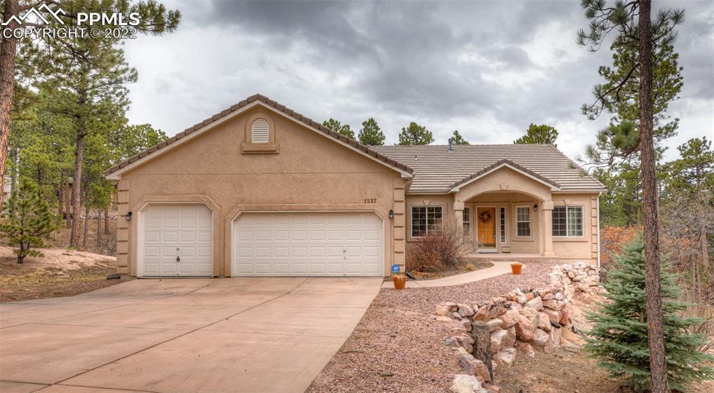 1237 Highcrest Ln., Colorado Springs, CO 80921