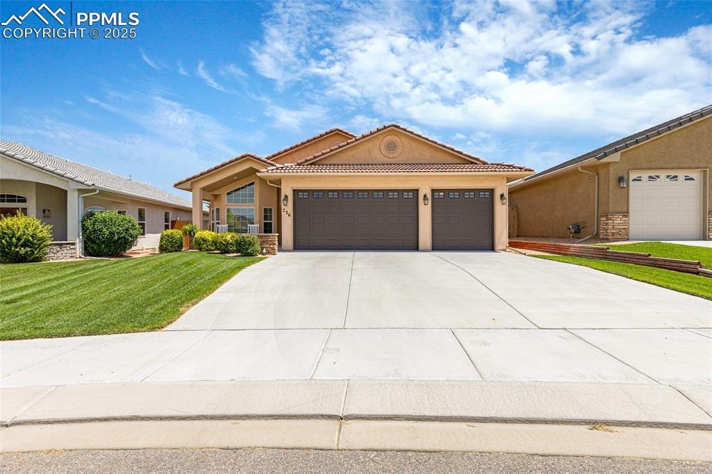 736 Aspencrest Dr., Pueblo, CO 81005