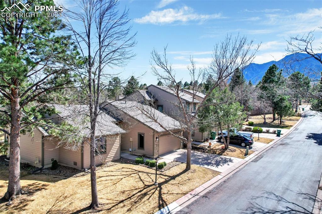 29 Woodbridge Dr., Colorado Springs, CO 80906