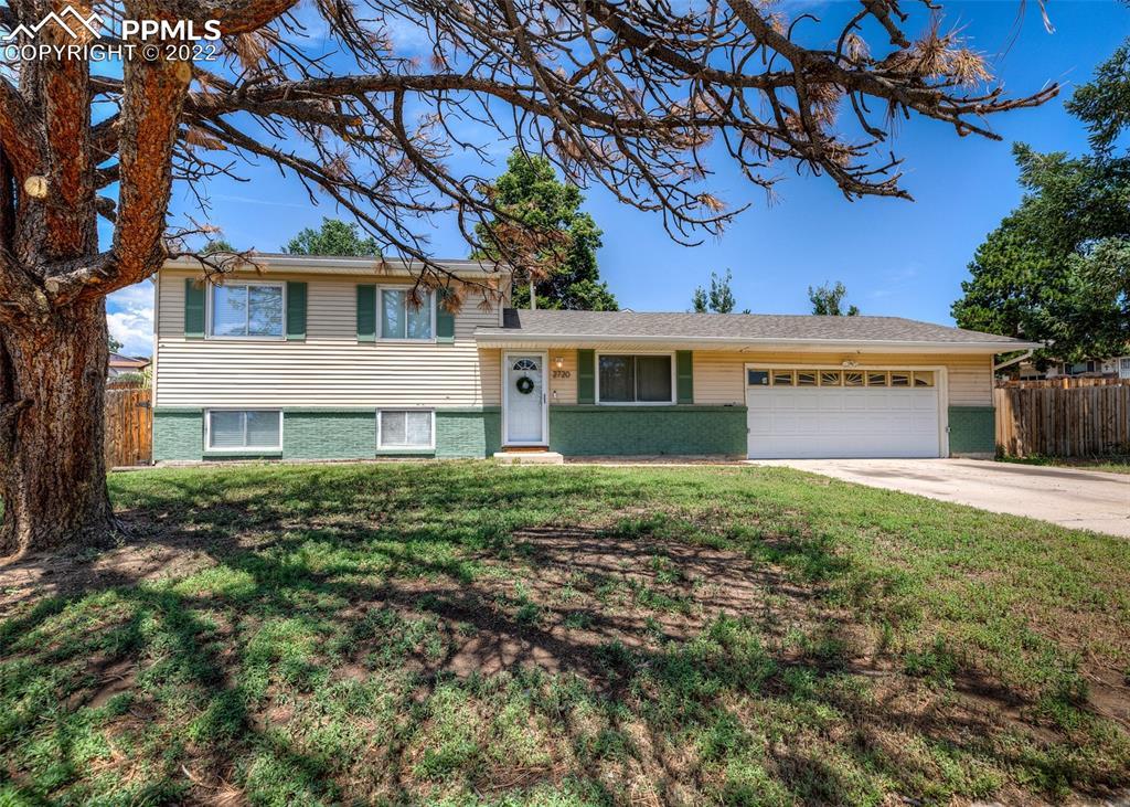2720 El Capitan Dr., Colorado Springs, CO 80918
