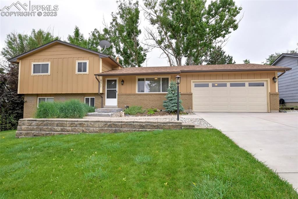 851 Amsterdam Dr., Colorado Springs, CO 80907