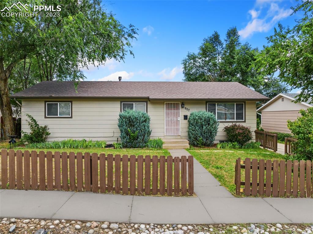 907 Stewart Pl., Colorado Springs, CO 80910