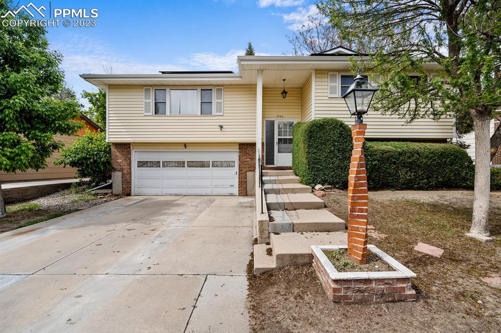 1530 Robidoux Cir., Colorado Springs, CO 80915