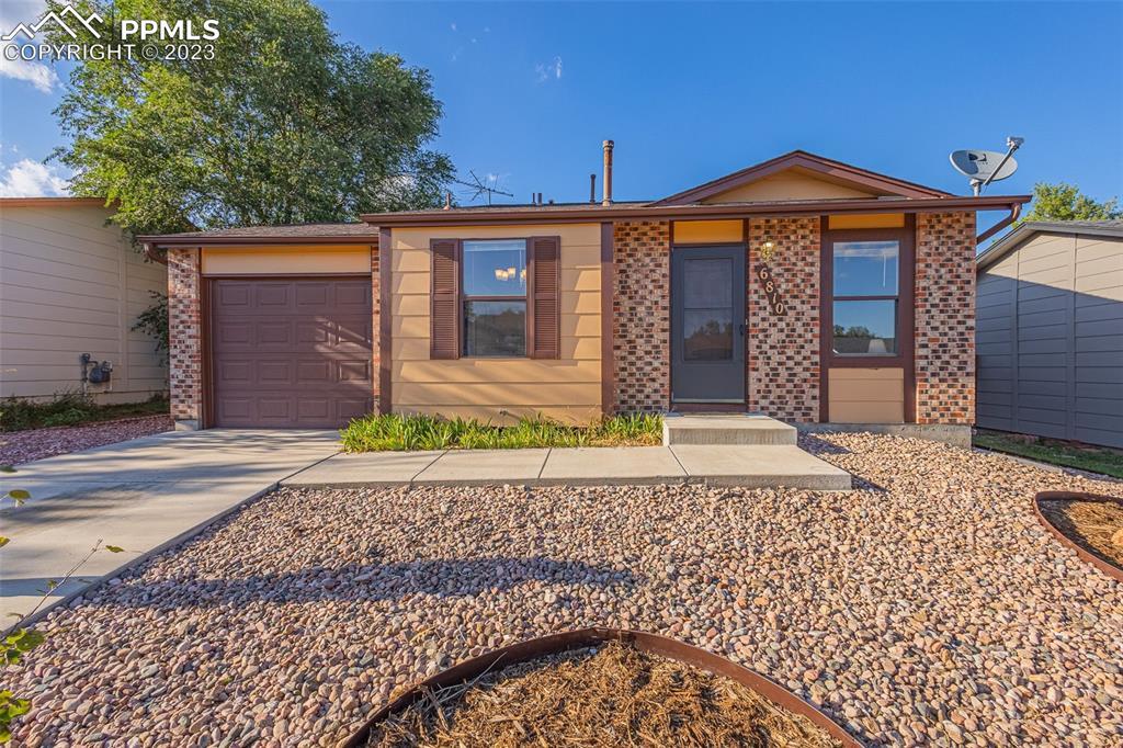 6810 Parkridge Ct., Colorado Springs, CO 80915