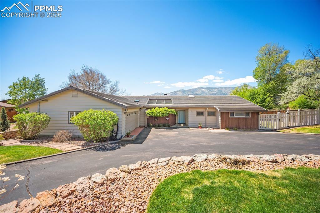 40 Friendship Ln., Colorado Springs, CO 80904