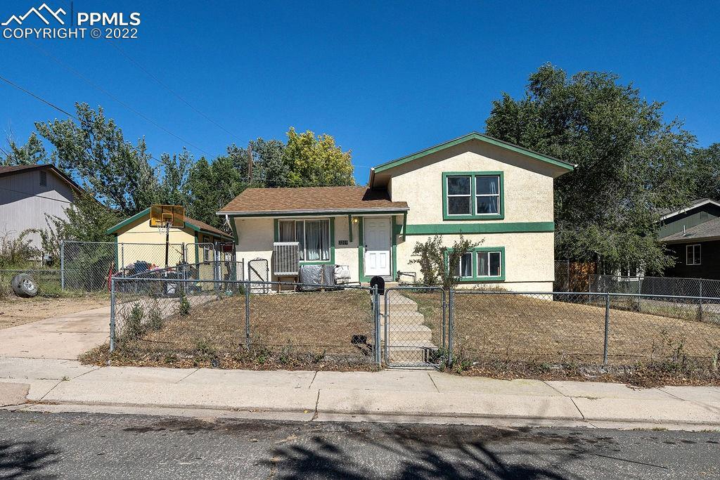 2209 Whitewood Dr., Colorado Springs, CO 80910
