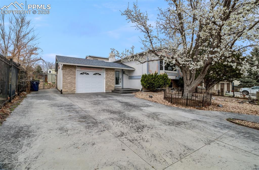 6920 Blue River Way, Colorado Springs, CO 80911