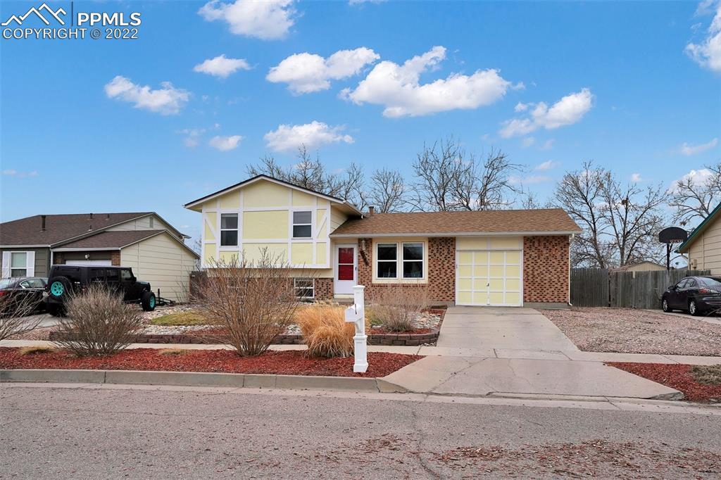 6785 Parkridge Ct., Colorado Springs, CO 80915