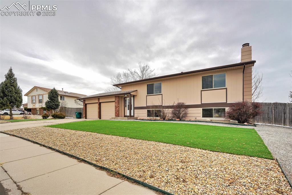 7415 Grand Valley Dr., Colorado Springs, CO 80911