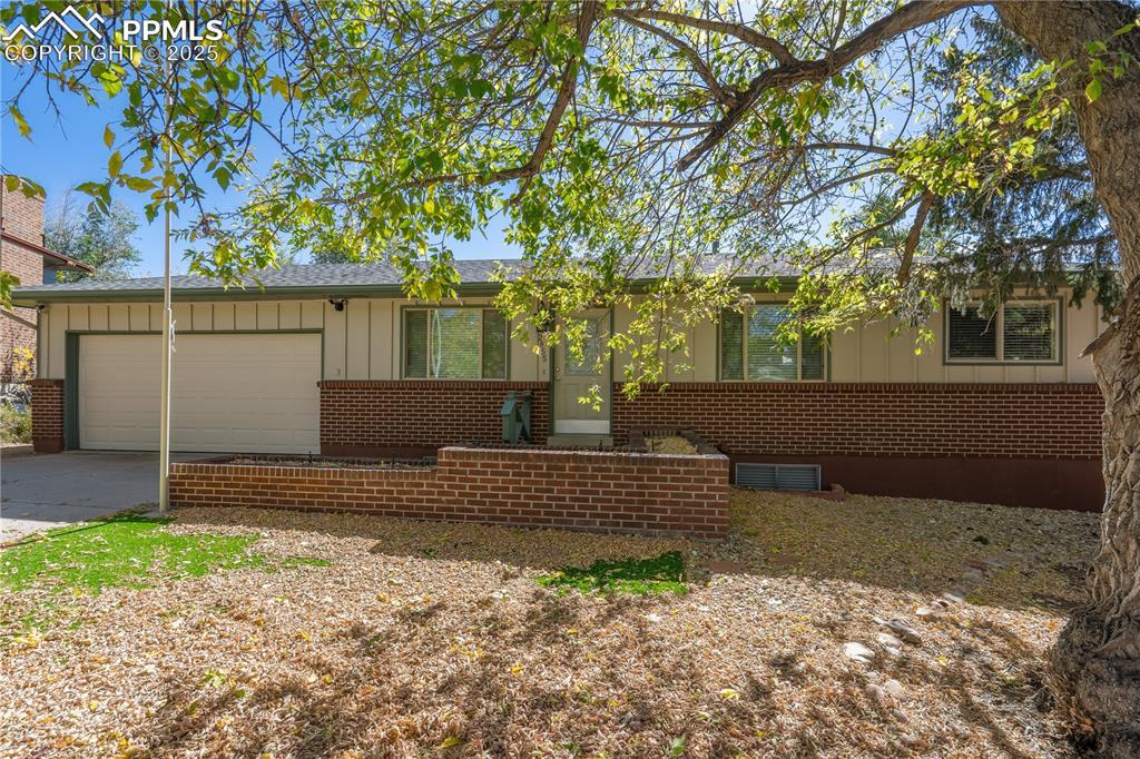 2855 El Capitan Dr., Colorado Springs, CO 80918