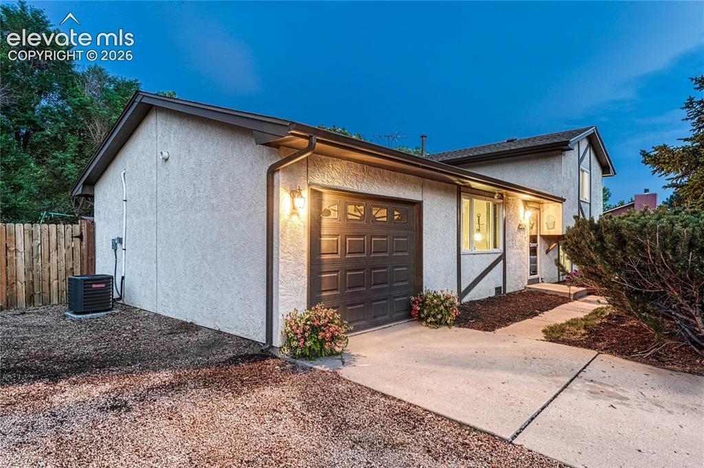 2045 Heathercrest Dr., Colorado Springs, CO 80915