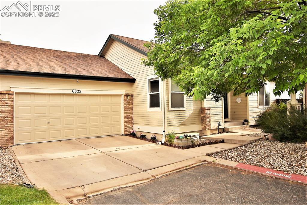 6825 Sunstream Grove, Colorado Springs, CO 80922