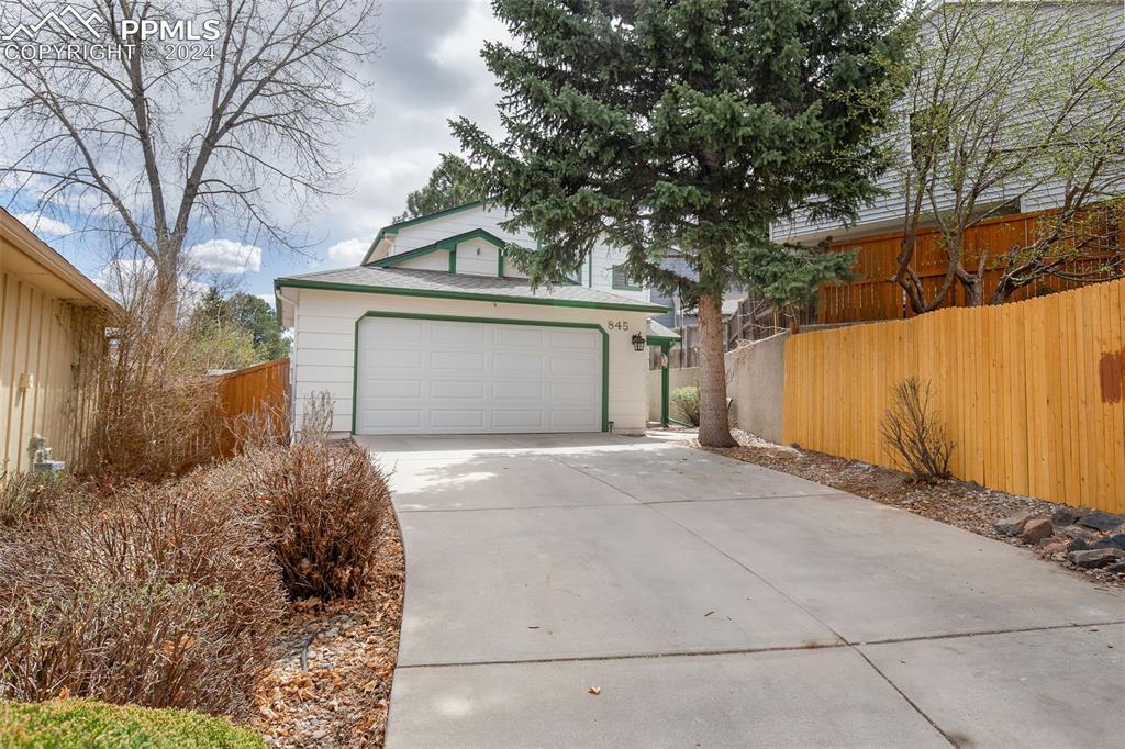 845 Spinner Ct., Colorado Springs, CO 80910