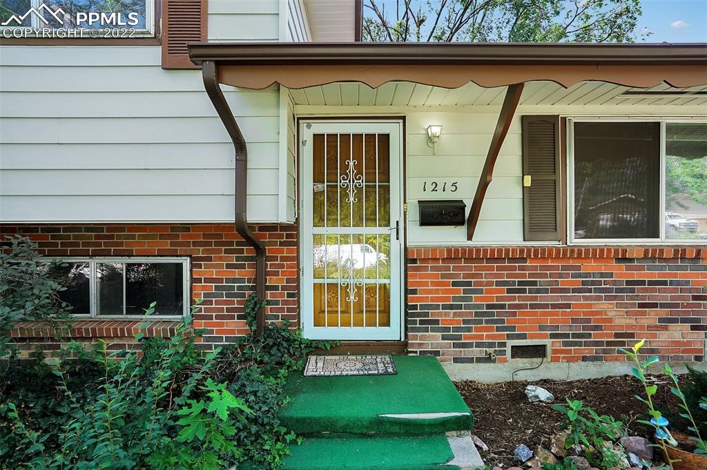 1215 Yosemite Dr., Colorado Springs, CO 80910