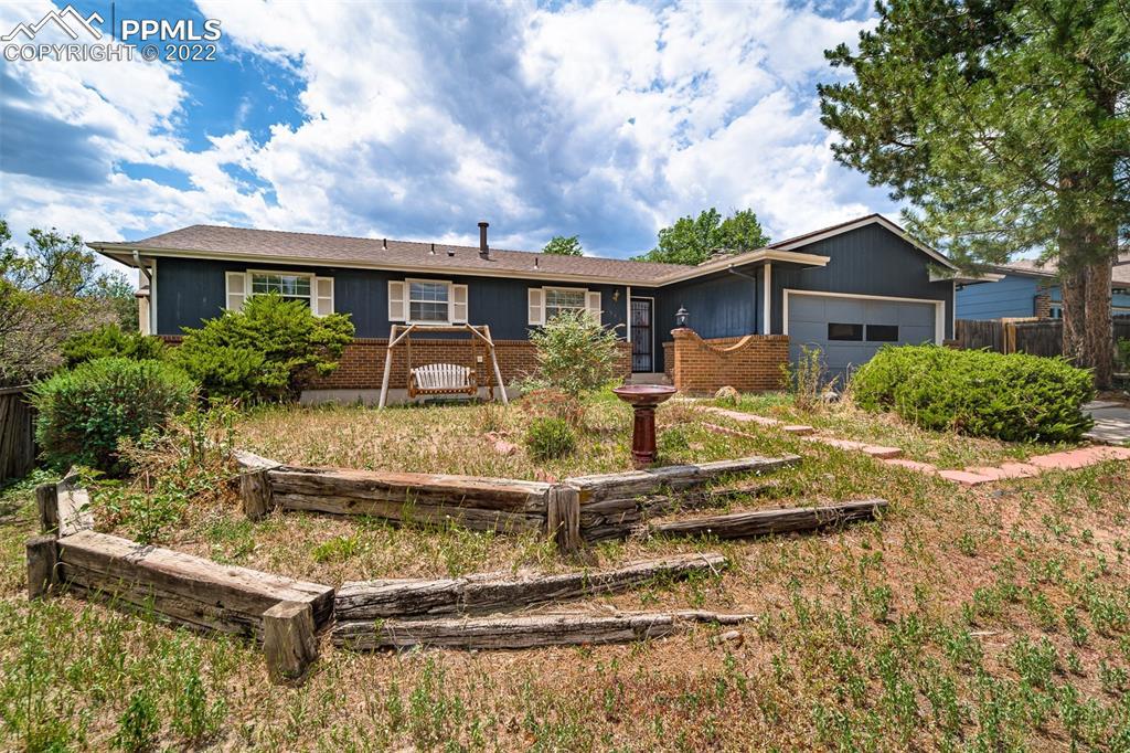 945 Vondelpark Dr., Colorado Springs, CO 80907