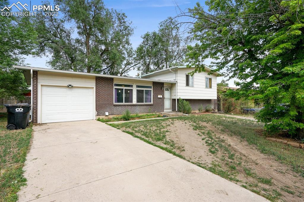 121 Grinnell St., Colorado Springs, CO 80911