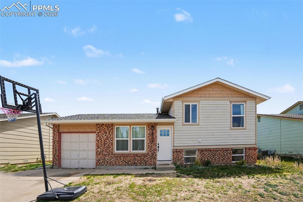 6711 Noble St., Colorado Springs, CO 80915