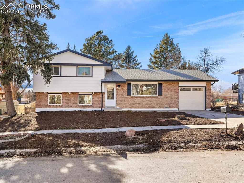 1402 Martin Dr., Colorado Springs, CO 80915
