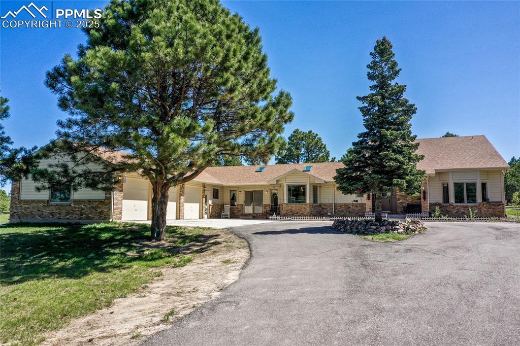 390 E Stirrup Tr., Monument, CO 80132