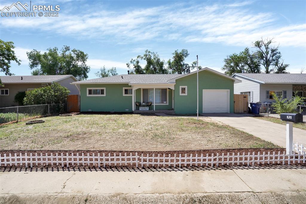 121 Esther Dr., Colorado Springs, CO 80911