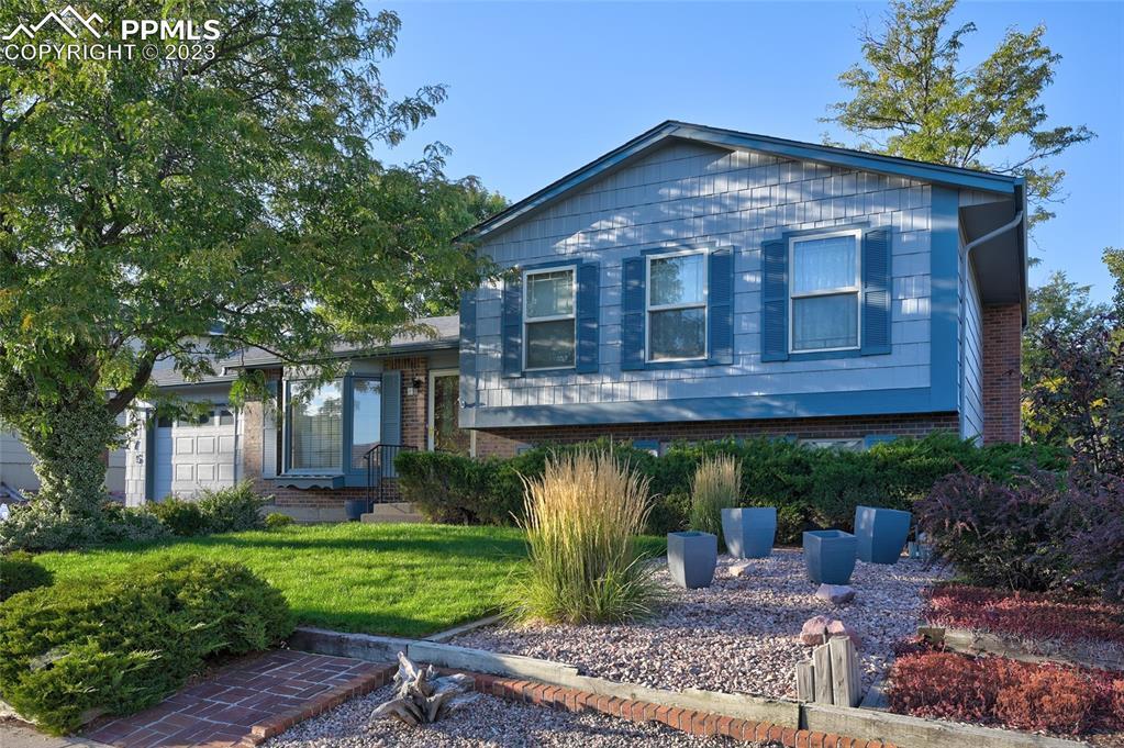 2375 Jet Wing Dr., Colorado Springs, CO 80916