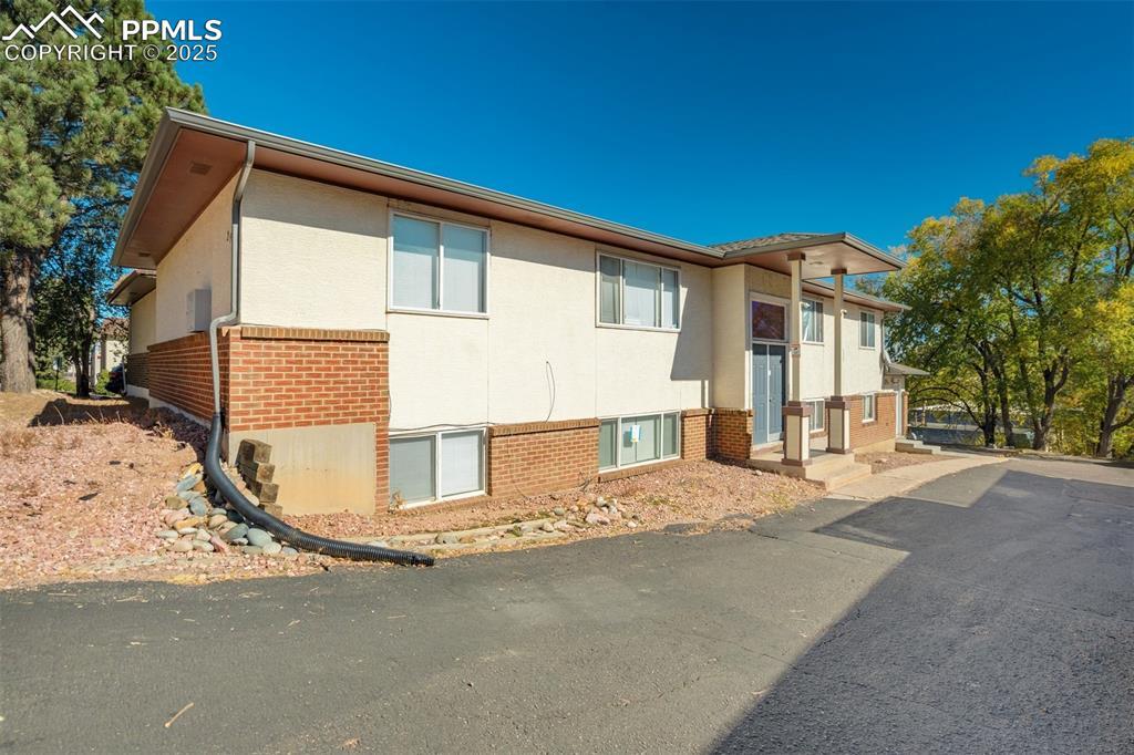 2921 Straus Ln., Colorado Springs, CO 80907