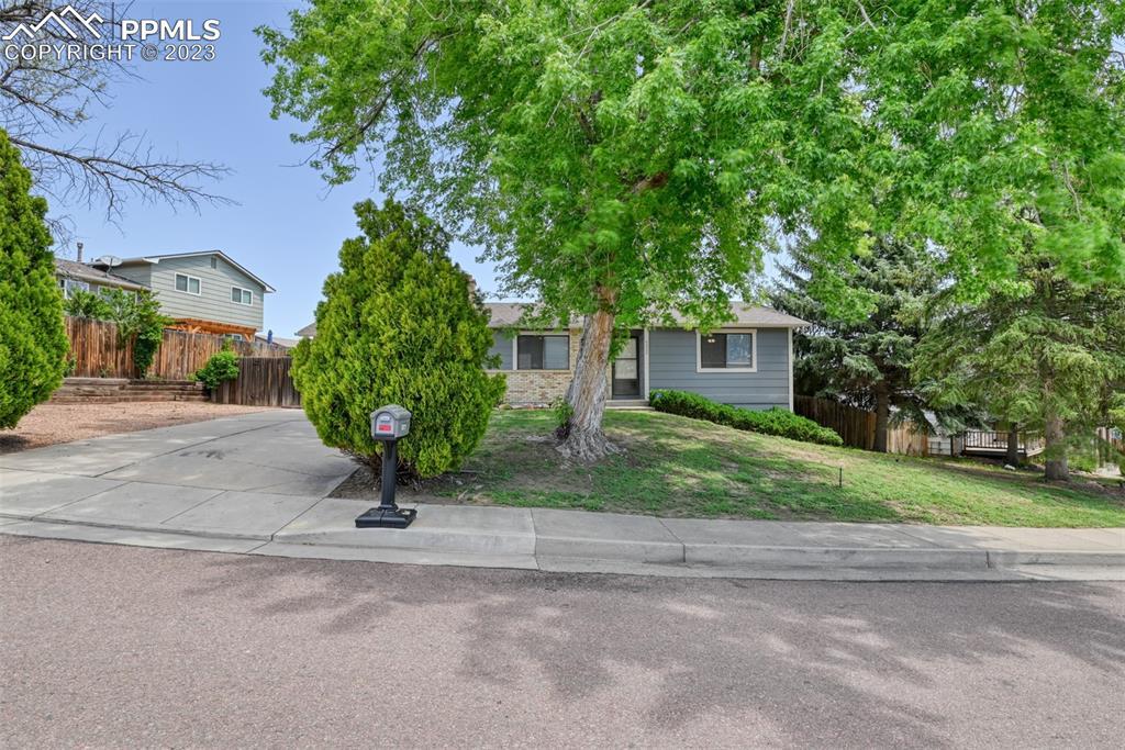 6925 Grand Valley Dr., Colorado Springs, CO 80911