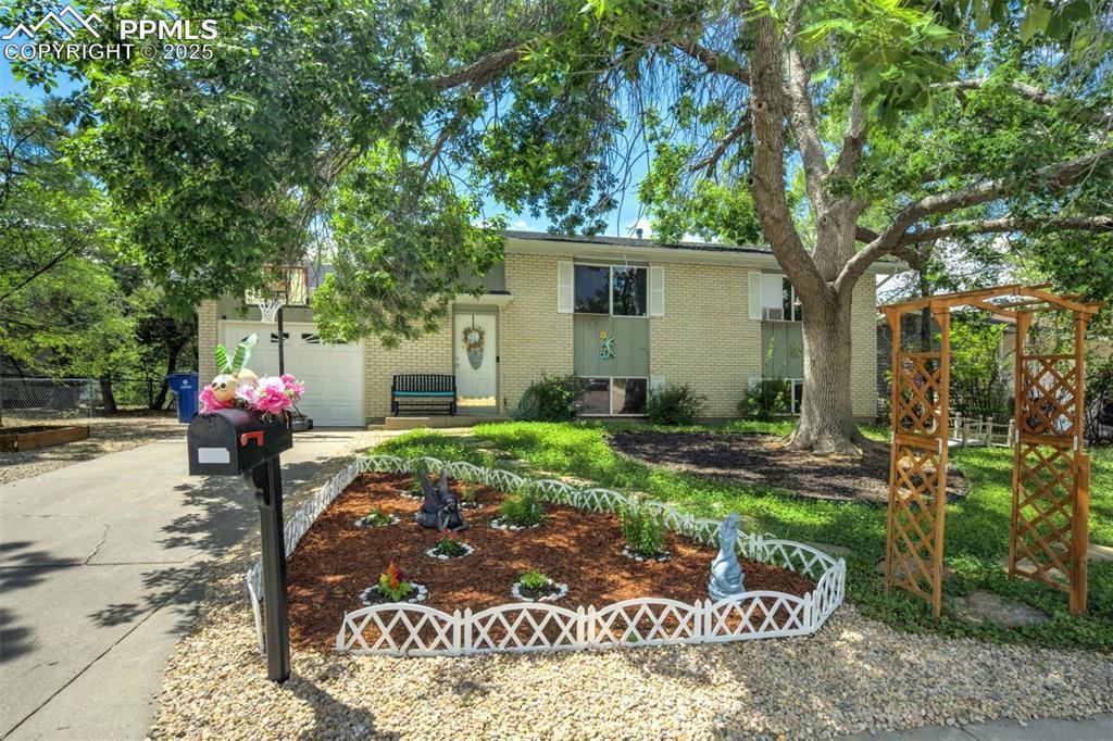 6945 Sullivan Ave., Colorado Springs, CO 80911