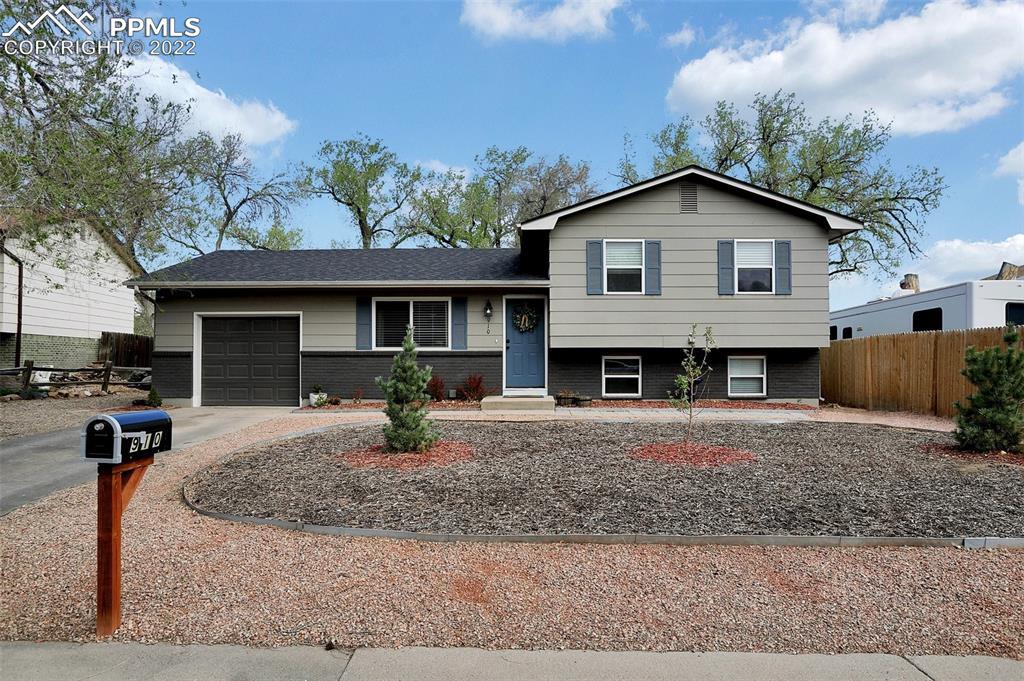 910 De La Vista Ct., Colorado Springs, CO 80911