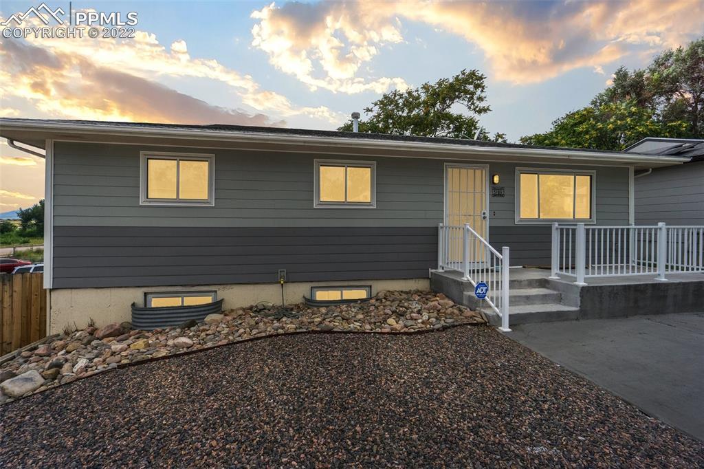 946 Hutchinson Dr., Colorado Springs, CO 80910