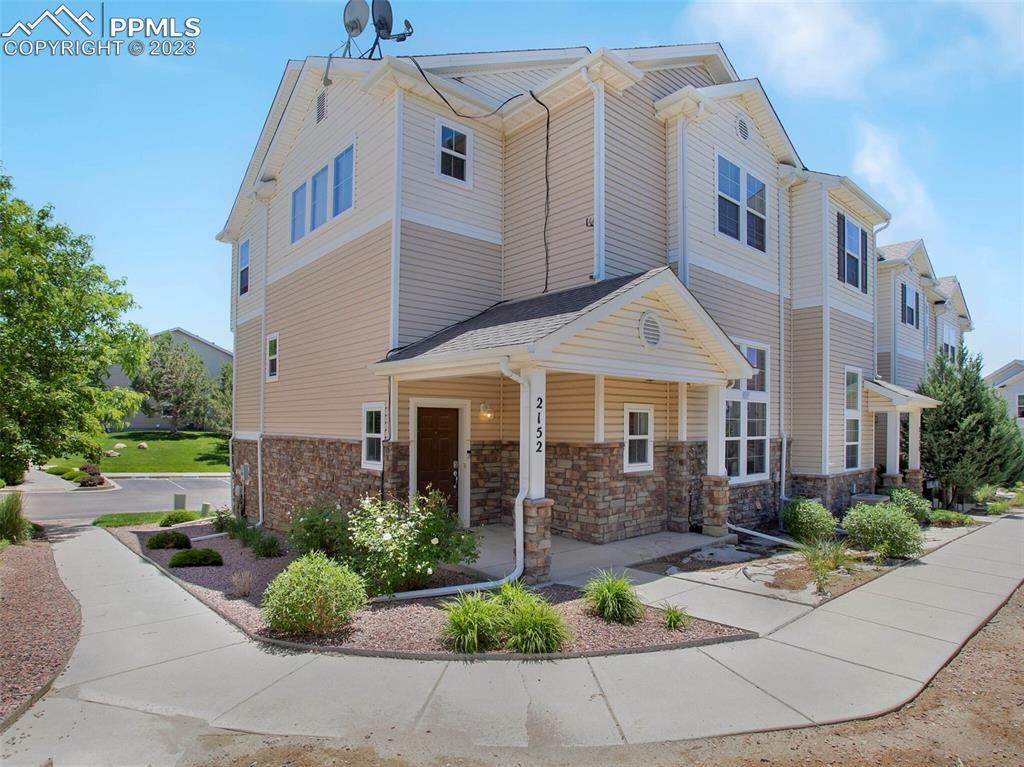 2152 Squawbush Ridge Grove, Colorado Springs, CO 80910