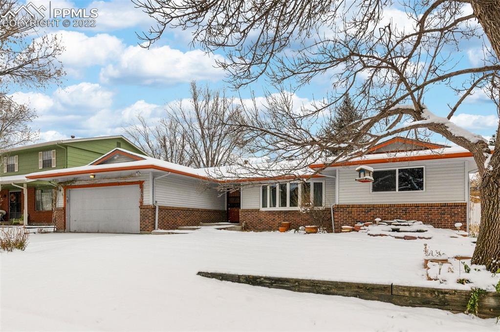 2951 W Whileaway Cir., Colorado Springs, CO 80917