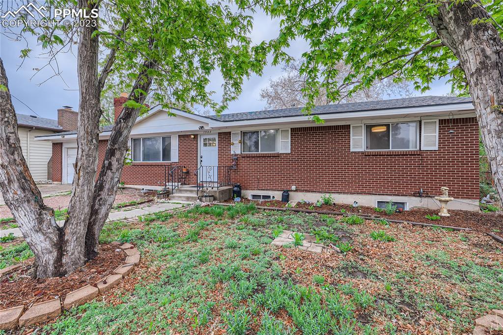 1323 N Murray Blvd., Colorado Springs, CO 80915