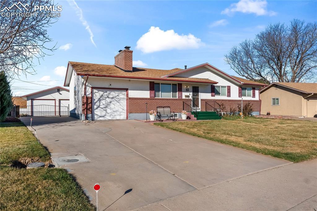 61 Radcliff Ln., Pueblo, CO 81005