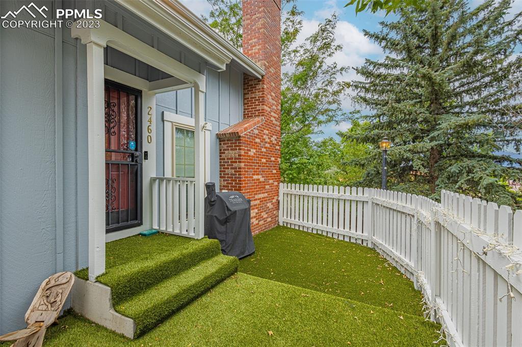 2460 Hatch Cir., Colorado Springs, CO 80918