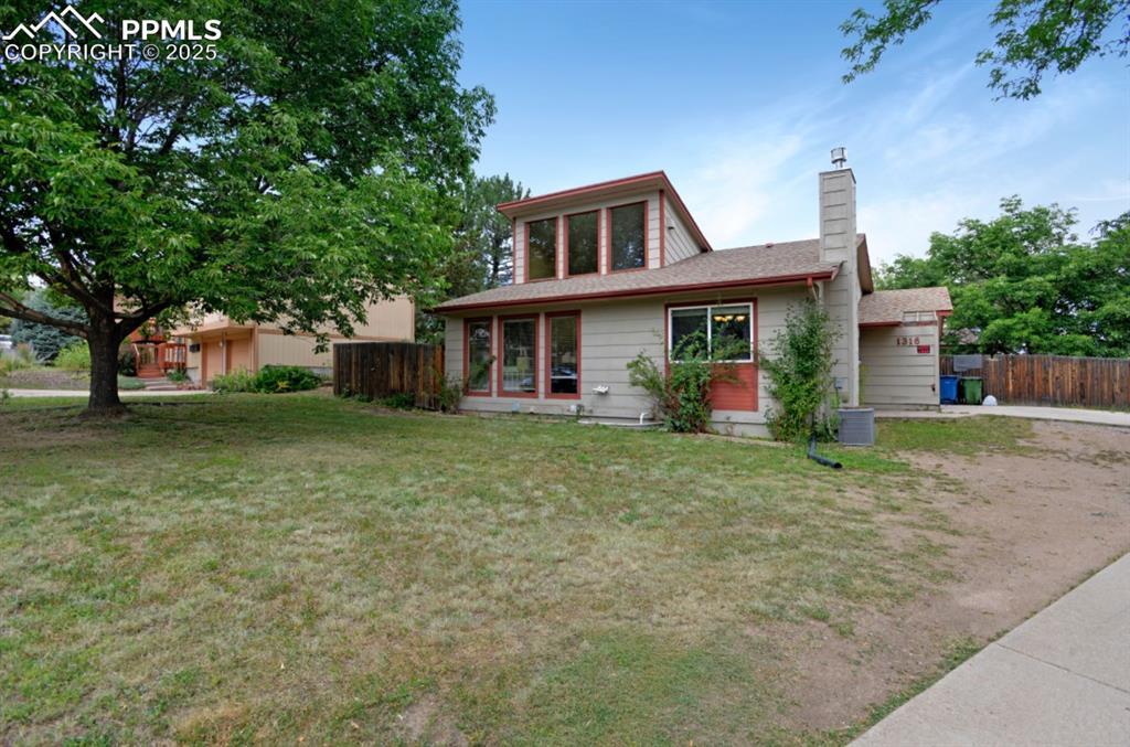 1316 Vondelpark Dr., Colorado Springs, CO 80907