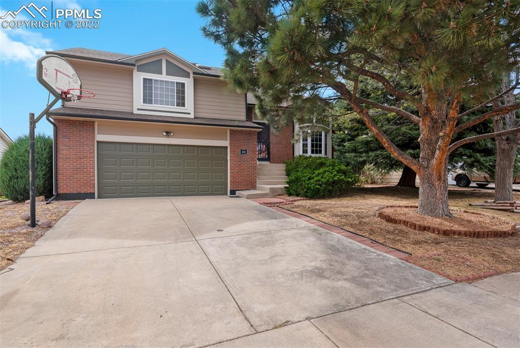 2040 Leoti Dr., Colorado Springs, CO 80915