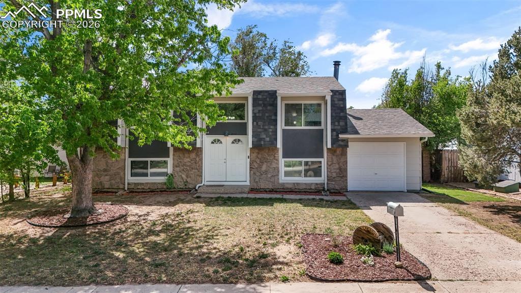 2550 Gina Dr., Colorado Springs, CO 80916