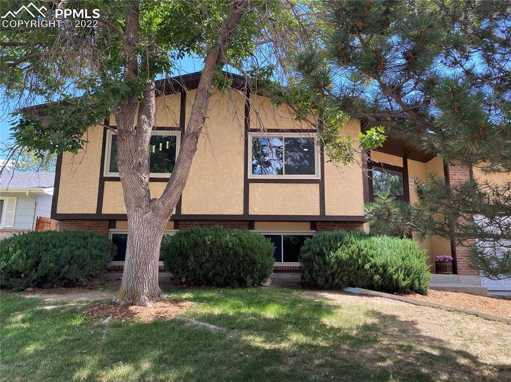 2115 Crystal River Dr., Colorado Springs, CO 80915