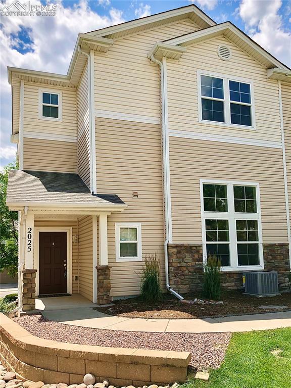 2025 Squawbush Ridge Grove, Colorado Springs, CO 80910