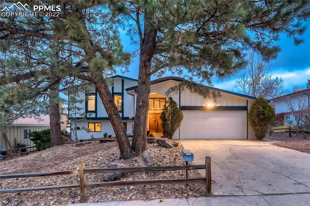 5810 Del Paz Dr., Colorado Springs, CO 80918