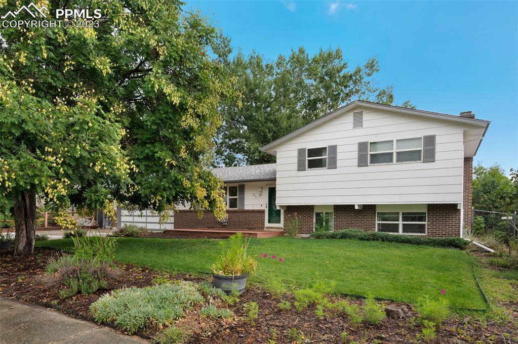 2955 El Capitan Dr., Colorado Springs, CO 80918