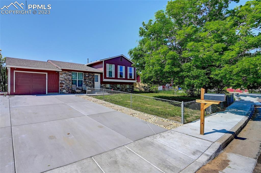 2745 Clarendon Dr., Colorado Springs, CO 80916
