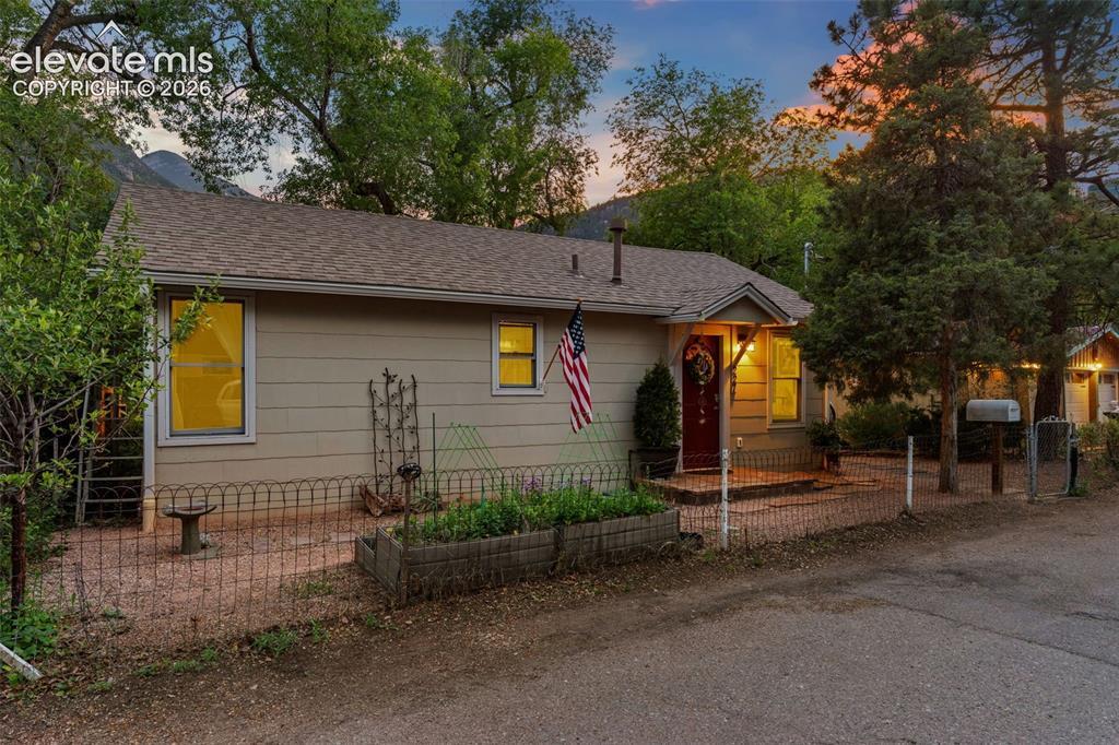 227 Pilot Knob Ave., Manitou Springs, CO 80829