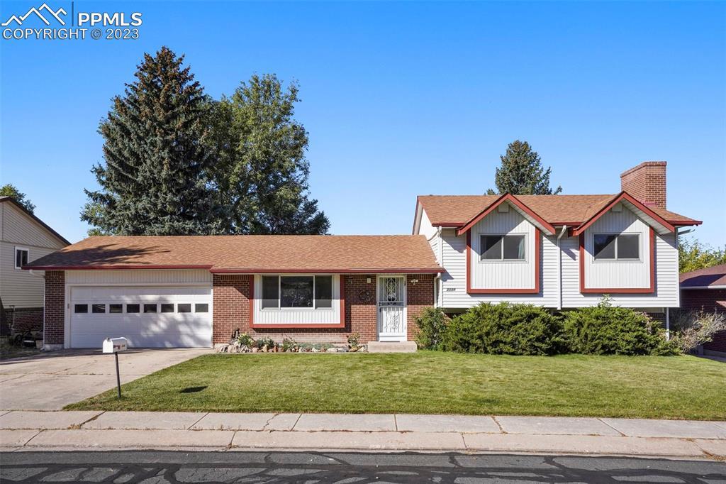 2238 Stratford Ln., Colorado Springs, CO 80909