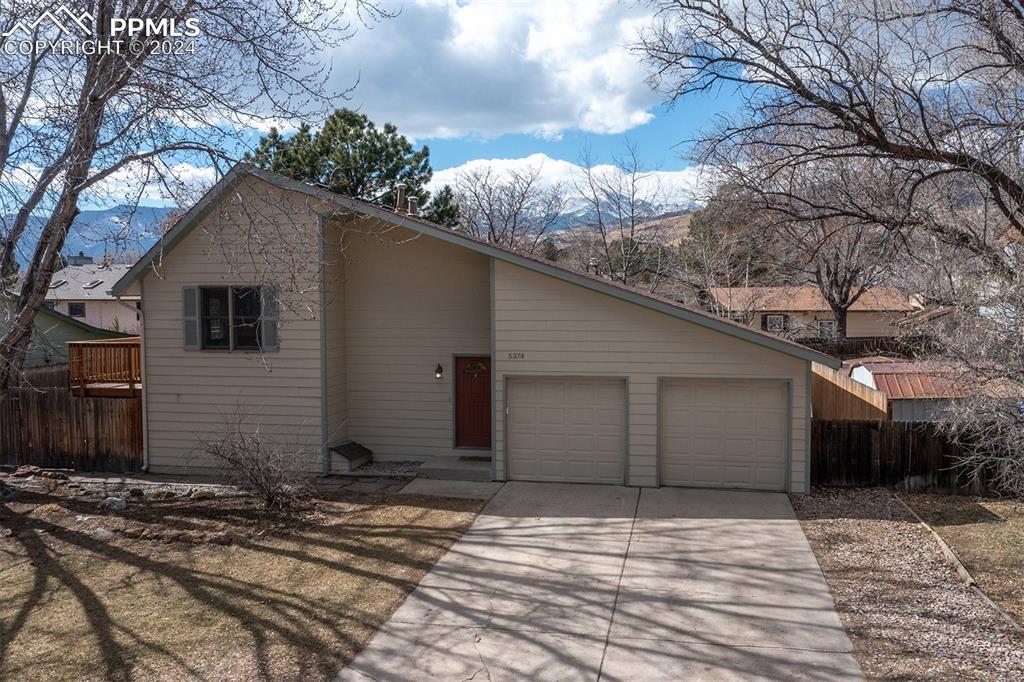 5374 Mule Deer Dr., Colorado Springs, CO 80919